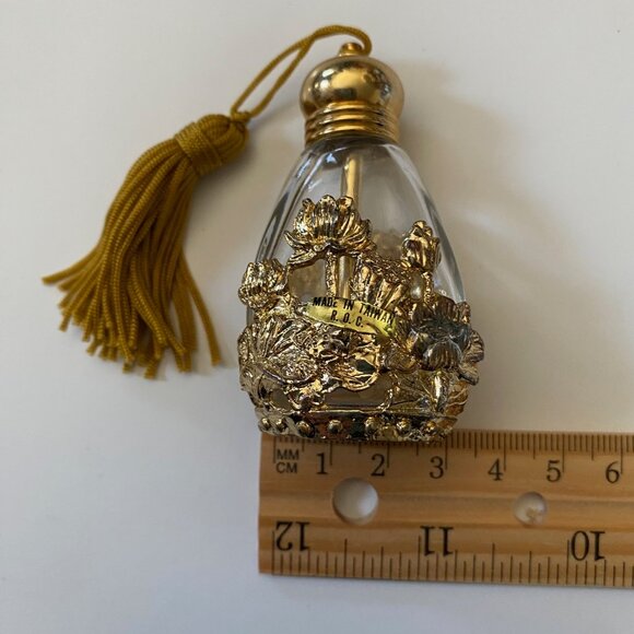 Perfume decanter glass with floral cover - Picture 2 of 5